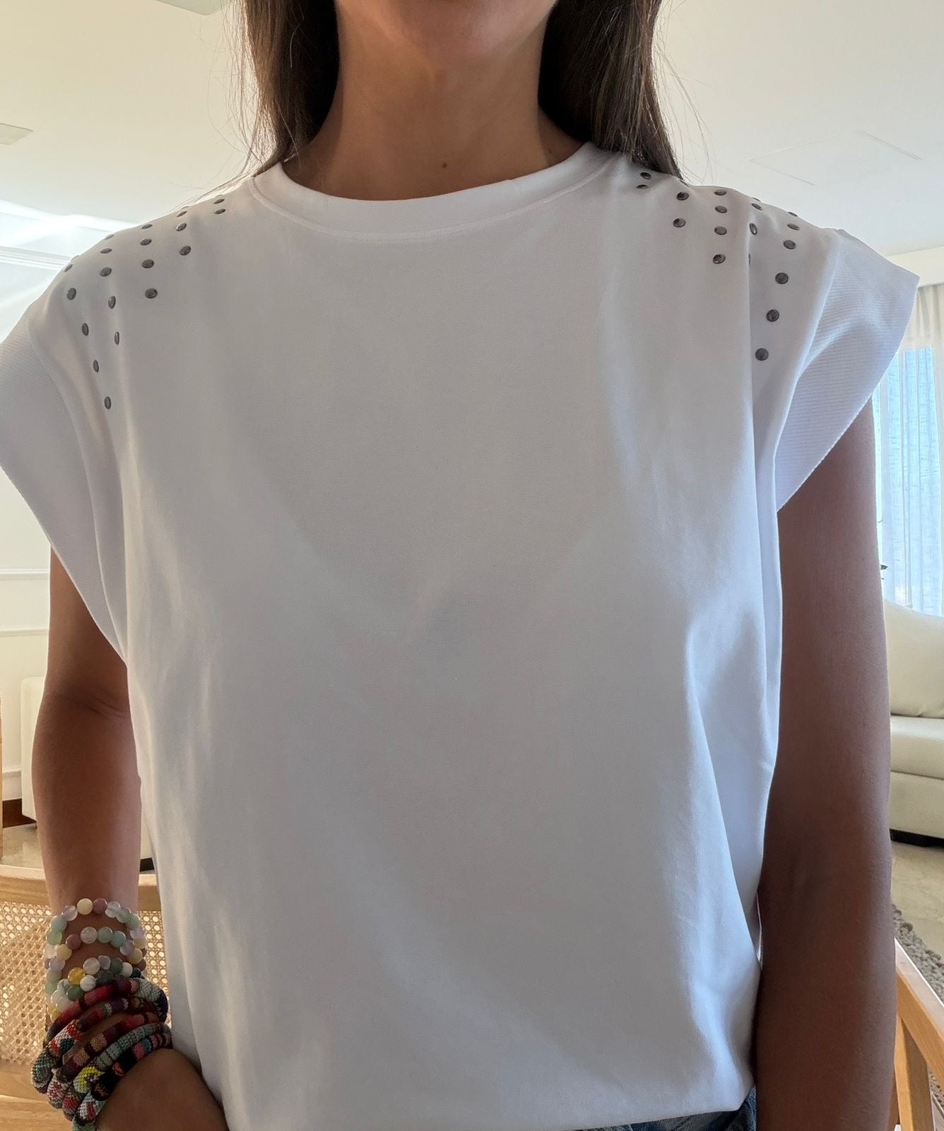 CAMISETA BÁSICA RUBÍ APLIQUES