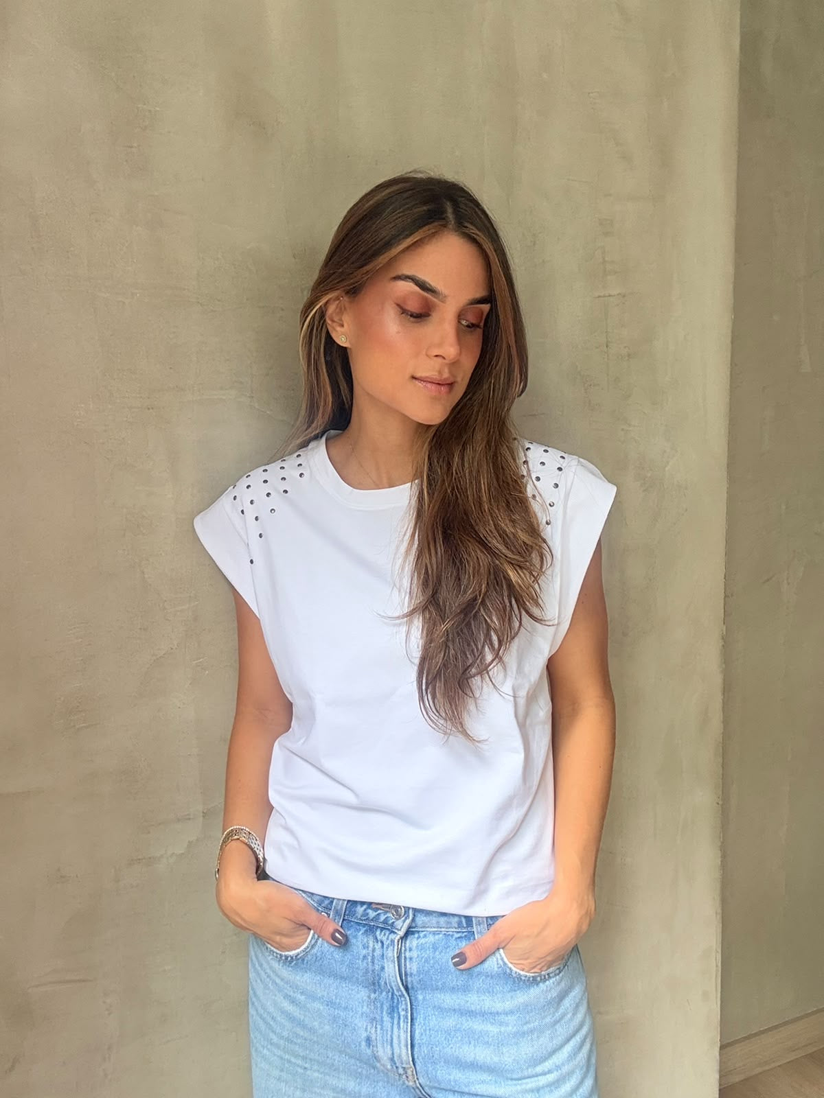 CAMISETA BÁSICA RUBÍ APLIQUES